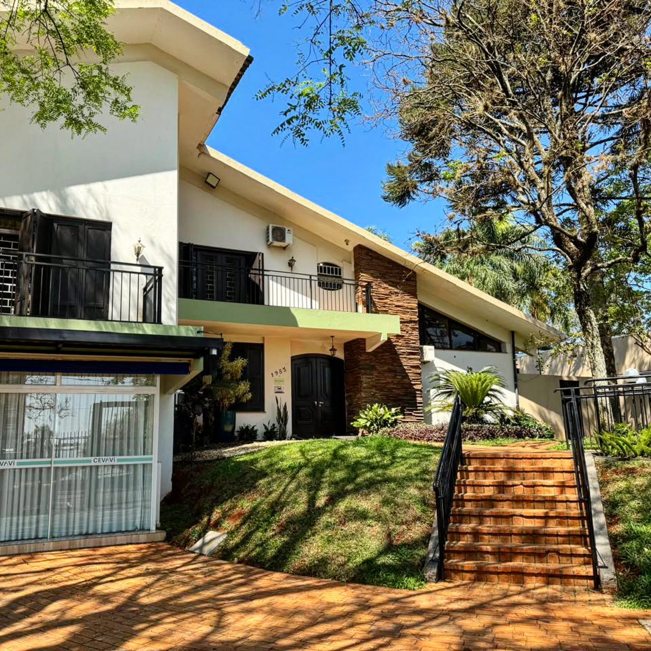 Fachada da Clínica CEVAVI em Cascavel/PR